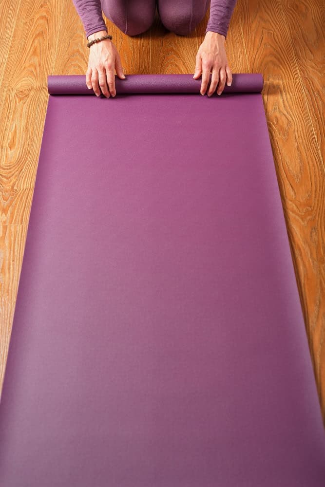 How to Choose a Yoga Mat (Without Losing Your Mind) 1 Simplify your search for the best yoga mat using our Yoga Class Planner PDF. We cover yoga mat shopping tips, choosing the right yoga mat, yoga mats design and cork yoga mat design, plus advice for choosing yoga mats for beginners, yoga mats, yoga mat care tips and ideal yoga mat dimensions.