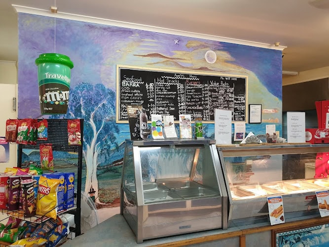 Anny's Takeaway & Convenient Store — fish and chip shop in Urangan, Queensland