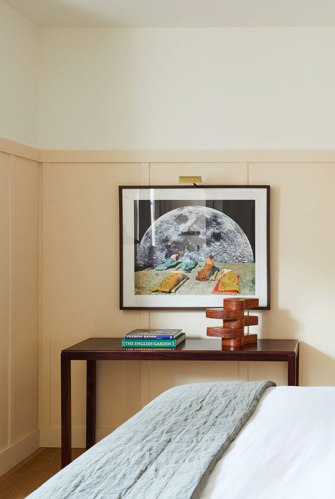 small-house-paint-colors-hotel-kinsley-room-301-006-1637265426 small-house-paint-colors-hotel-kinsley-room-301-006-1637265426 home paint colors These Home Paint Colors Will Make Any Small Space Feel Way Bigger small house paint colors hotel kinsley room 301 006 1637265426