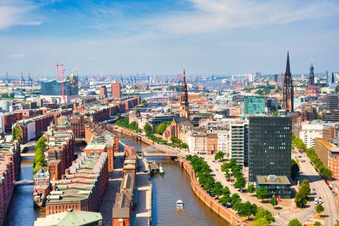 Hamburg von Oben mit Hafen