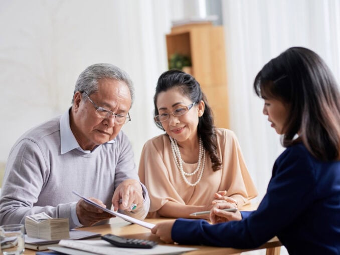 Gesundheitsberatung für älteres Ehepaar
