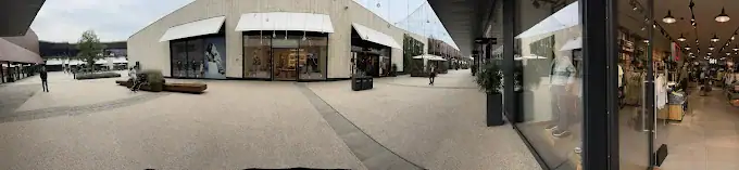 San Marino Outlet Experience Prima Drain Stone - Pavimento drenante nei percorsi pedonali interni al centro commerciale
