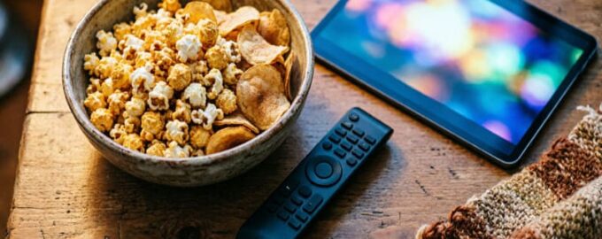 Почему мы едим больше, когда смотрим сериал - статья