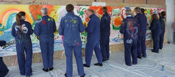 MitarbeiterInnen malen Teampainting Firmenevent