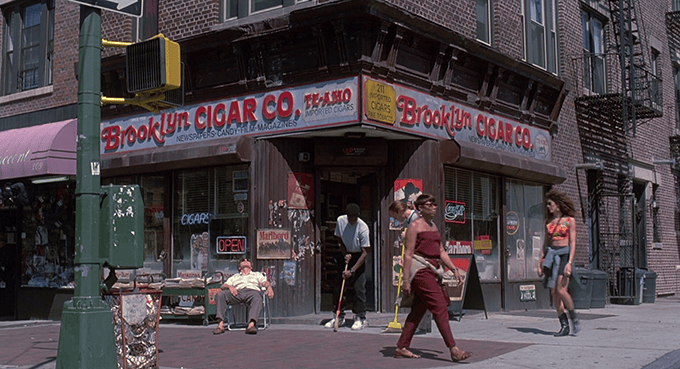 So könnte man sich Tramiels Laden in der Bronx vorstellen (Foto: Ausschnitt aus dem Film "Smoke" von 1995)