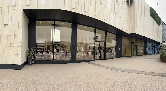 San Marino Outlet Experience Prima Drain Stone - Pavimento drenante nei percorsi pedonali interni