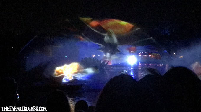 Rivers of Light Shines Bright At Animal Kingdom. This nighttime show at Walt Disney World embraces the magic of nature. #DisneySMMC