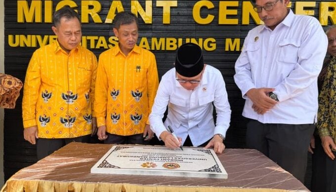 Menteri Mukhtarudin Resmikan Migrant Center Pertama di Kalimantan, Rektor ULM Sambut Strategi Baru SDM