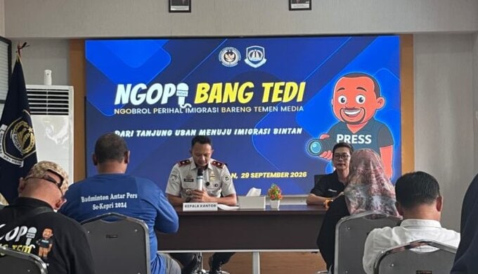 Ngopi Bareng Insan Pers dengan Imigrasi Kelas II TPI Tanjung Uban 