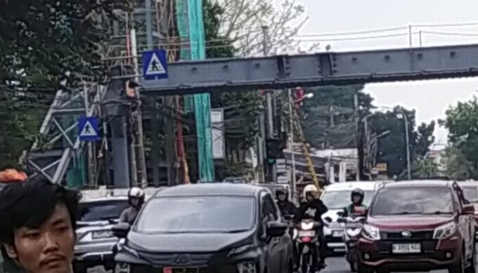 Pembangunan JPO GOR Ciracas Lamban Mandor Keluhkan Pengawasan Ketat Dinas Bina Marga DKI