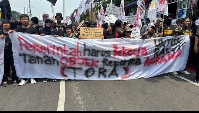 SERIBUAN MASSA AKSI ATUR JAKARTA KEPUNG ISTANA: HENTIKAN KETIMPANGAN TANAH, WUJUDKAN REFORMA AGRARIA PERKOTAAN_
