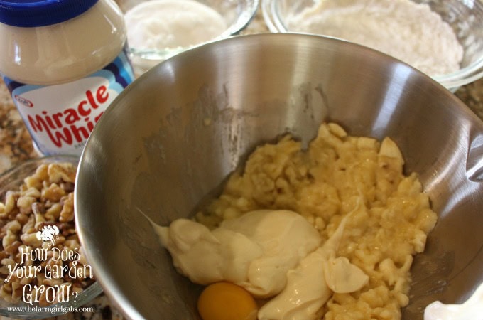 Easy Banana Bread - Mixing Bowl