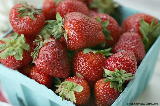 Classic Strawberry Pie Raise your hand if you love no bake desserts? These No-Bake Strawberry Cheesecake Parfaits are an easy dessert recipe the whole family will love. #strawberryrecipe #strawberries #nobakedessert