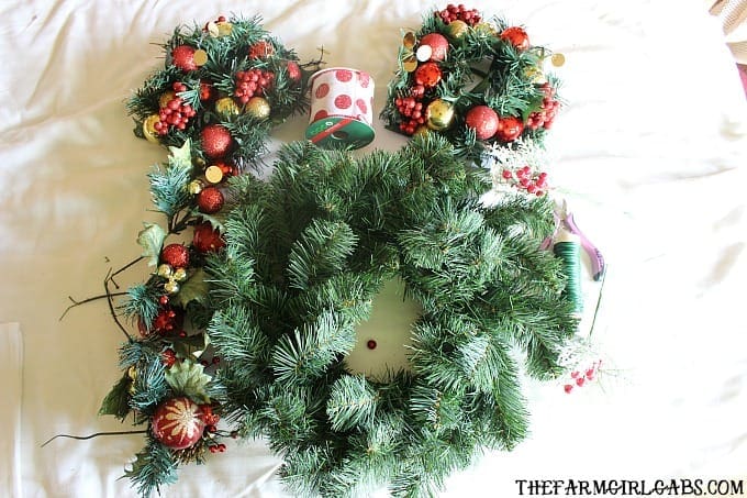 Calling all Disney Fans! Learn how to make the easy Minnie Mouse Christmas Wreath. It's a simple DIY craft for the Disney lover in all of us!