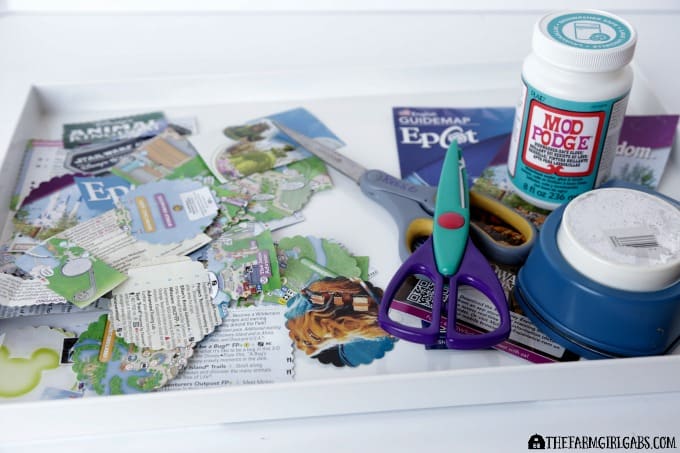 Have some extra Disney Parks Guidemaps from your visit to Walt Disney World? Serve up some fun memories (and some drinks) with this Easy Disney Parks Guidemap Serving Tray.