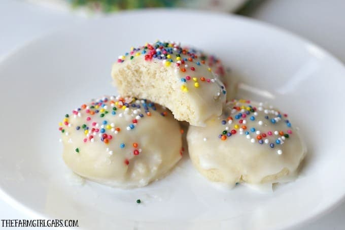 Italian Christmas Cookies are a delicious cake-like cookie with a hint of anise and sweet sugar glaze.