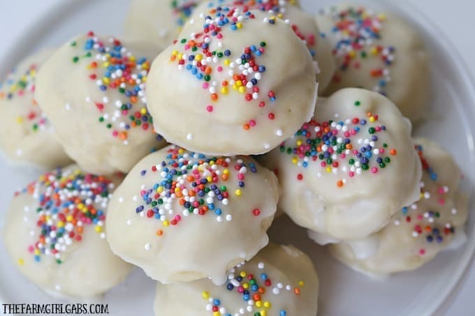 Italian Christmas Cookies are a delicious cake-like cookie with a hint of anise and sweet sugar glaze.