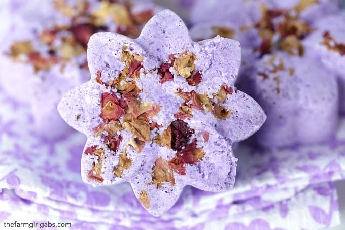 Make a batch to give as gifts, or make some when you need to relax - this Flower Bath Bombs recipe only requires a few simple ingredients.