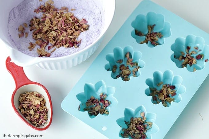 Make a batch to give as gifts, or make some when you need to relax - this Flower Bath Bombs recipe only requires a few simple ingredients.