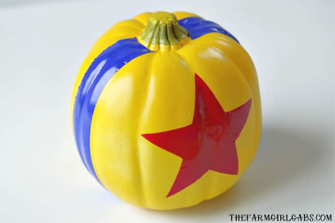 Buzz Lightyear to Star Command. Halloween is around the corner and we are beaming up this rootin-est tootin-est DIY Toy Story Pumpkin. The toys, I mean kids will love this easy Disney craft.