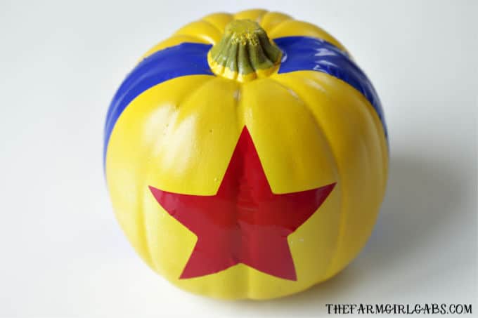 Buzz Lightyear to Star Command. Halloween is around the corner and we are beaming up this rootin-est tootin-est DIY Toy Story Pumpkin. The toys, I mean kids will love this easy Disney craft.