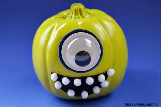 Add a little scare to your Halloween with this easy DIY No-Carve Mike Wazowski Pumpkin. This craft is perfect for a very Disney Halloween. #DisneyCraft #Pixar #MonstersInc #WaltDisneyWorld #DisneyCraft #Pumpkin #HalloweenDecor