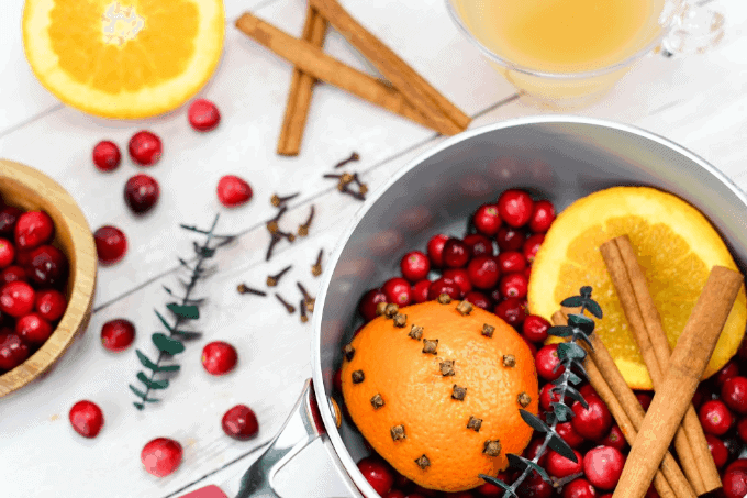 This holiday stovetop potpourri is the perfect blend to make for the holiday season. Make a batch and leave it simmering on your stove all day for an amazing holiday aroma. #Potpourri #StovetopPotpourri #Christmas #ChristmasDecoration #DIY #PotpourriRecipe #SimmeringPotpourri