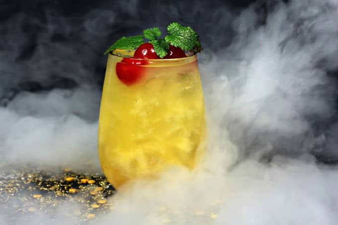 Celebrate the latest Avengers movie, Captain Marvel, with this refreshing Captain Marvel Mocktail. Kids and adult can both toast this amazing Marvel movie. #CaptainMarvel #DisneyMovie #Avengers