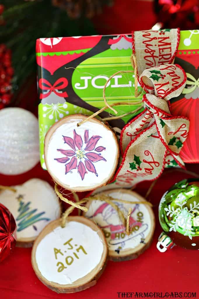 Create these Wood Slice Ornament Gift Tags to adorn your gifts with and hang on the Christmas tree. #Ornaments #Christmasdecor #Christmascrafts #Christmastree #Christmas #Stamping #Crafts #DIY #StampingTechniques #Christmasdecorationideas #Xmastreedecorations #Xmasdecorations #StampinUp