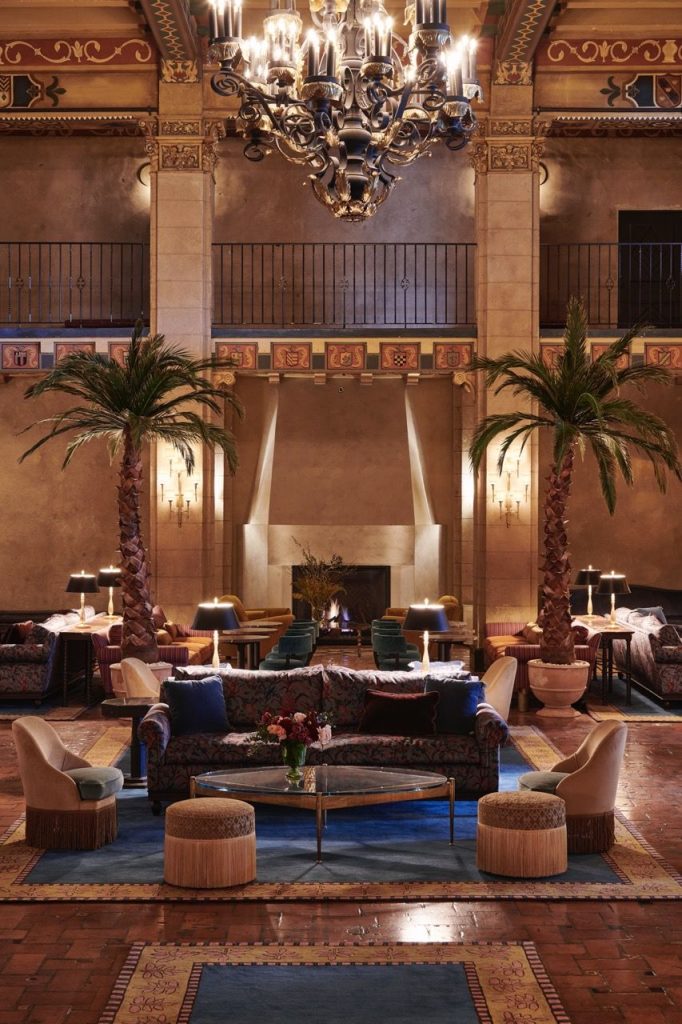 Craving-a-Dose-of-Hollywood-Glamour-These-L Craving-a-Dose-of-Hollywood-Glamour-These-L Craving a Dose of Hollywood Glamour These L.A. Hotels Are a Must-Visit_7 l.a. hotels Craving a Dose of Hollywood Glamour? These L.A. Hotels Are a Must-Visit Craving a Dose of Hollywood Glamour These L