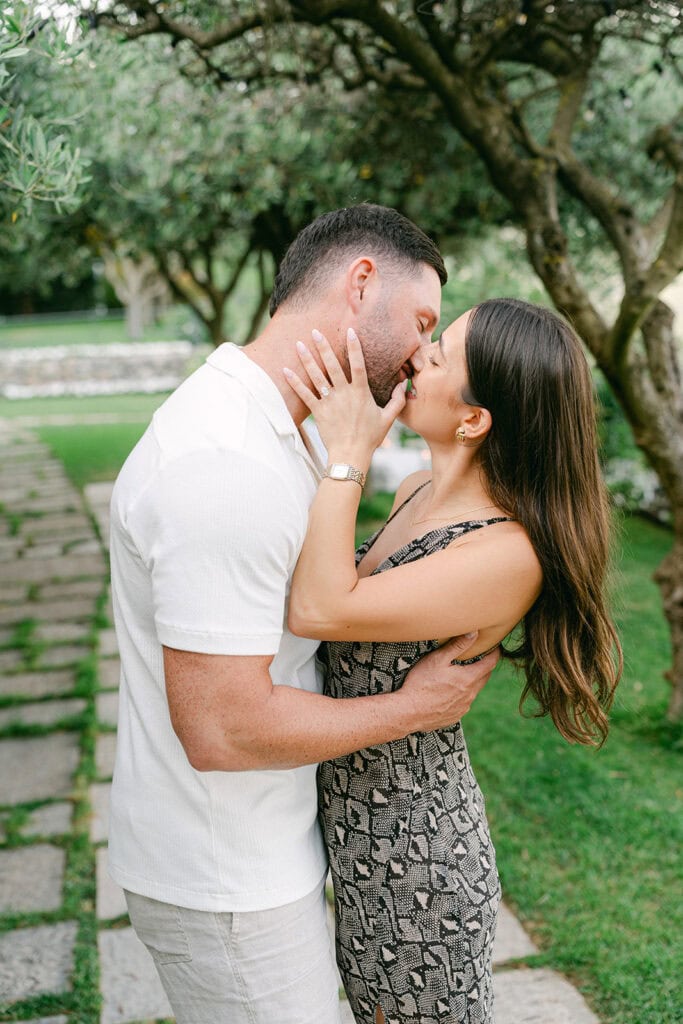 Surprise proposal during a private picnic in Italy