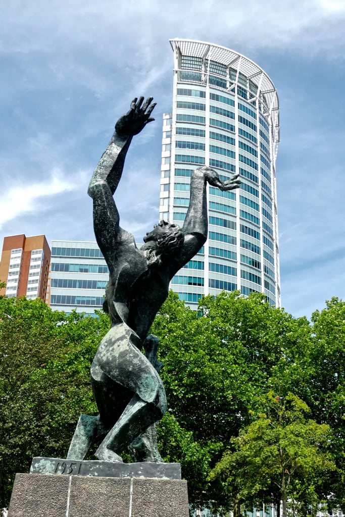 Osip Zedkin's De verwoeste stadt, hence, the destroyed city, a man throws his hands up in despair in front of the Millennium Tower.