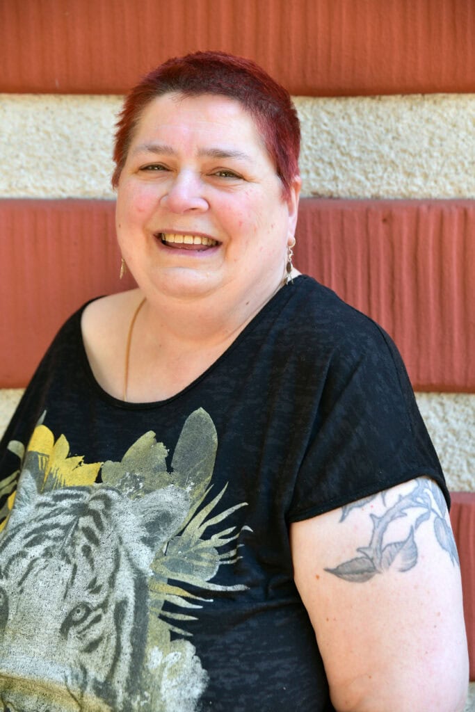 ich mit einem schwarzen Shirt mit Tigeraufdruck