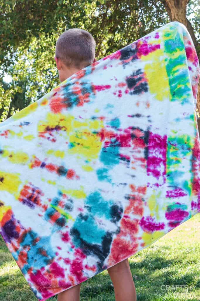 diy tie-dyed beach towels