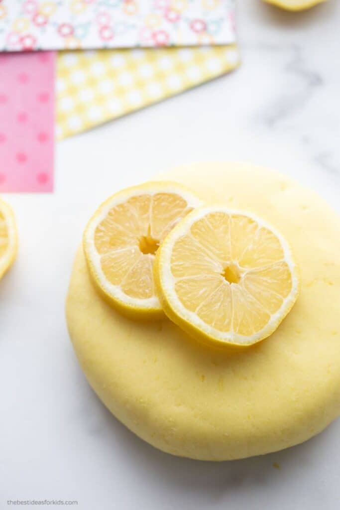 sand playdough with lemon slices