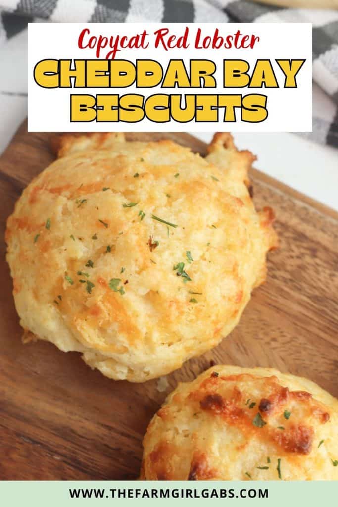 The next time you’re craving those cheesy biscuits from the popular seafood chain, ditch the trip to the restaurant and prepare these Copycat Red Lobster Cheddar Bay Biscuits instead. They’re easy, cheesy, and absolutely delicious! These Copycat Red Lobster Cheddar Bay Biscuits are more than delicious, they are scrumptious. You can make them right at home.