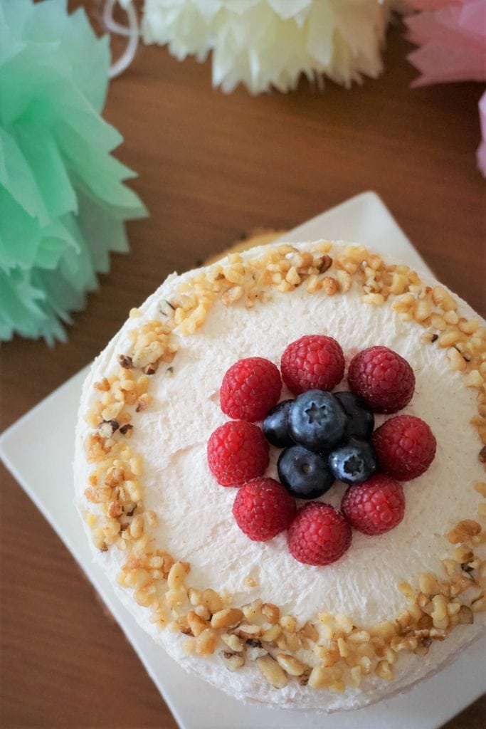 Gender reveal cake portrait with paper flowers