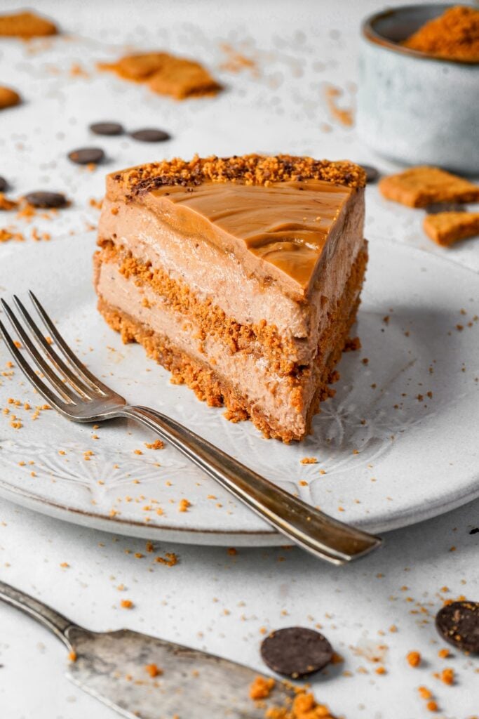 Everyone will love this easy, no-bake Biscoff Cheesecake recipe with a rich cookie butter filling and buttery cookie base. Perfect for holiday desserts, birthdays, and sweet snacks lovers!