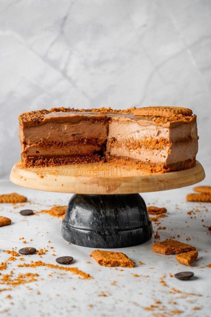 Everyone will love this easy, no-bake Biscoff Cheesecake recipe with a rich cookie butter filling and buttery cookie base. Perfect for holiday desserts, birthdays, and sweet snacks lovers!