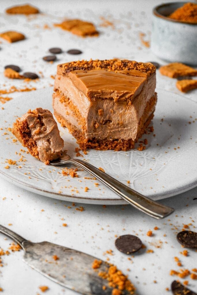 Everyone will love this easy, no-bake Biscoff Cheesecake recipe with a rich cookie butter filling and buttery cookie base. Perfect for holiday desserts, birthdays, and sweet snacks lovers!