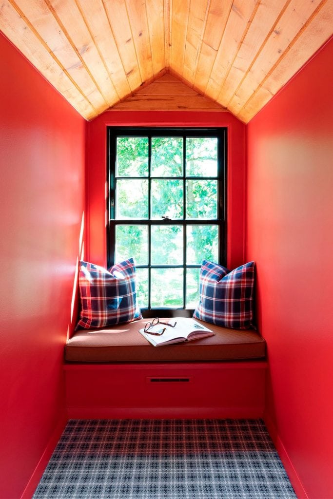 small-room-paint-colors-hbx050121paint-003-copy-1637271563-683x1024 small-room-paint-colors-hbx050121paint-003-copy-1637271563-683x1024 home paint colors These Home Paint Colors Will Make Any Small Space Feel Way Bigger small room paint colors hbx050121paint 003 copy 1637271563 683x1024