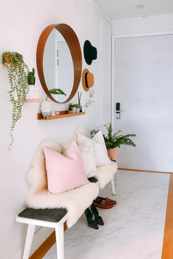 14-2-683x1024 14-2-683x1024 entryway decorating ideas 29 Entryway Decorating Ideas That Make For A Stunning First Impression 14 2 683x1024