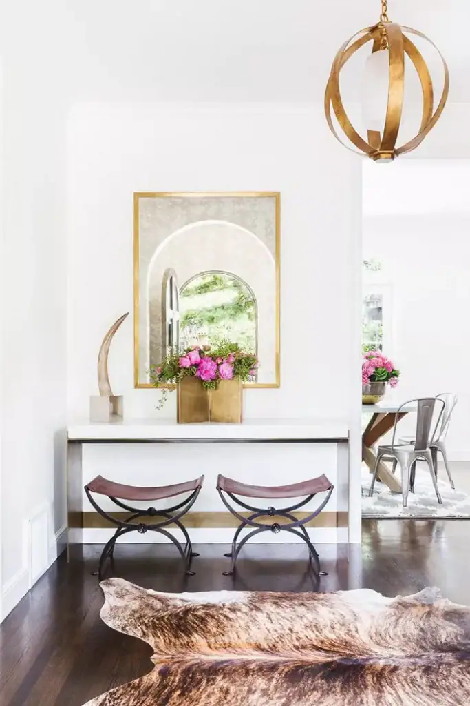 3-1-683x1024 3-1-683x1024 entryway decorating ideas 29 Entryway Decorating Ideas That Make For A Stunning First Impression 3 1 683x1024
