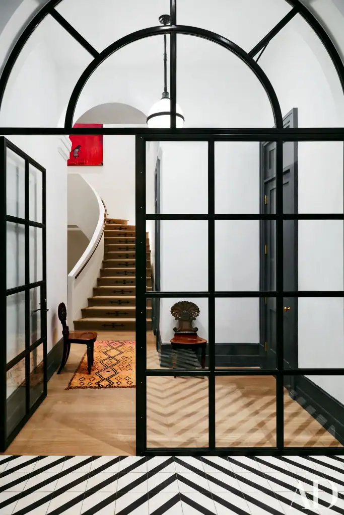 entryway decor ideas 42 Entryway Decor Ideas For A Fantastic First Impression 20 683x1024