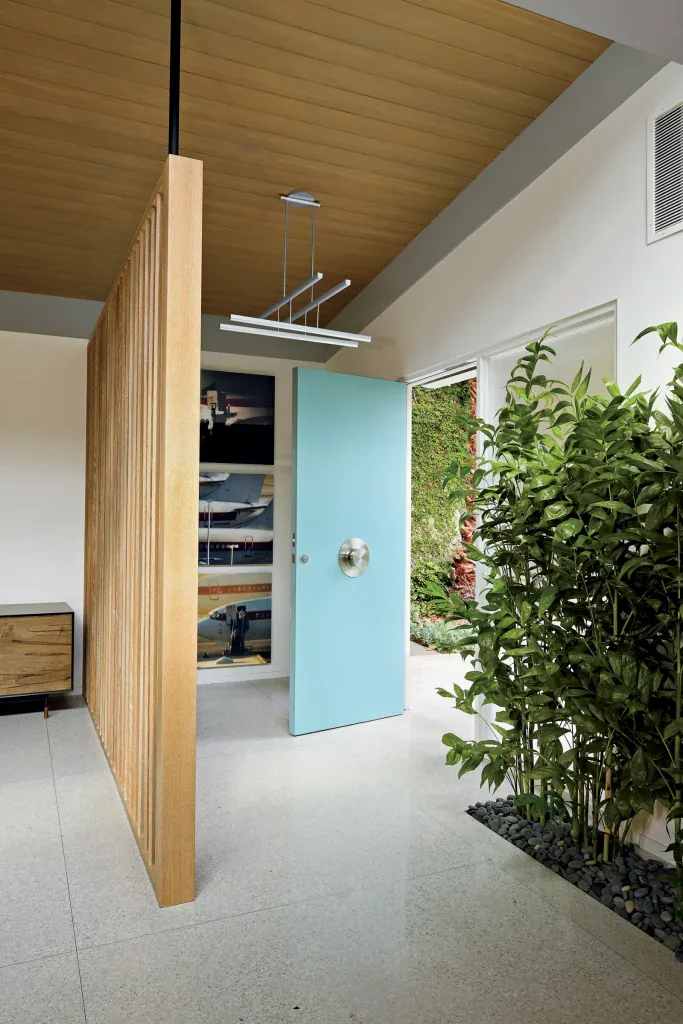 entryway decor ideas 42 Entryway Decor Ideas For A Fantastic First Impression 37 683x1024