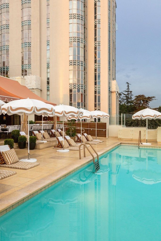 Craving-a-Dose-of-Hollywood-Glamour-These-L Craving-a-Dose-of-Hollywood-Glamour-These-L Craving a Dose of Hollywood Glamour These L.A. Hotels Are a Must-Visit_5 l.a. hotels Craving a Dose of Hollywood Glamour? These L.A. Hotels Are a Must-Visit Craving a Dose of Hollywood Glamour These L