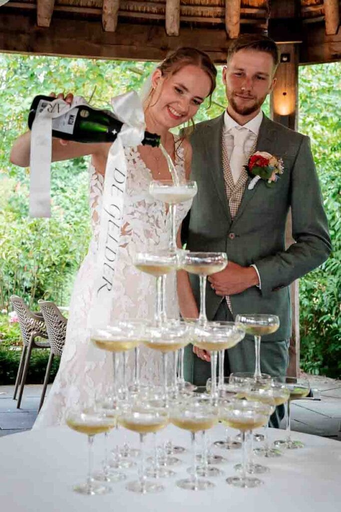 champagnetoren op bruiloft