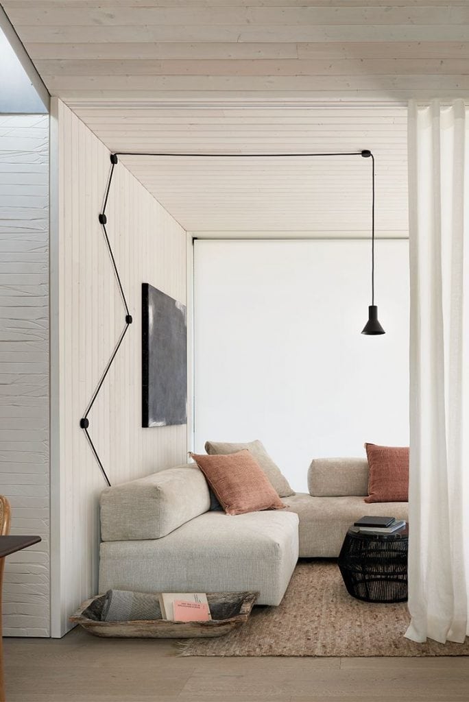 small-house-paint-colors-hbx100121inspoindex-005-1637267758-684x1024 small-house-paint-colors-hbx100121inspoindex-005-1637267758-684x1024 home paint colors These Home Paint Colors Will Make Any Small Space Feel Way Bigger small house paint colors hbx100121inspoindex 005 1637267758 684x1024