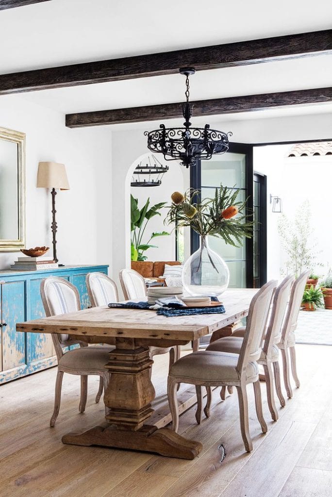 2-1-684x1024 2-1-684x1024 elevate your home with these spanish dining room ideas to inspire your space Elevate Your Home With These Spanish Dining Room Ideas to Inspire Your Space 2 1 684x1024