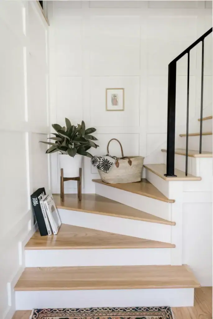 28-1-685x1024 28-1-685x1024 entryway decorating ideas 29 Entryway Decorating Ideas That Make For A Stunning First Impression 28 1 685x1024